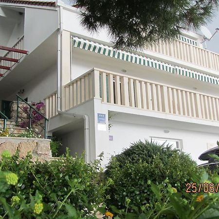 Apartments Vila Oksana Mimice Exterior photo