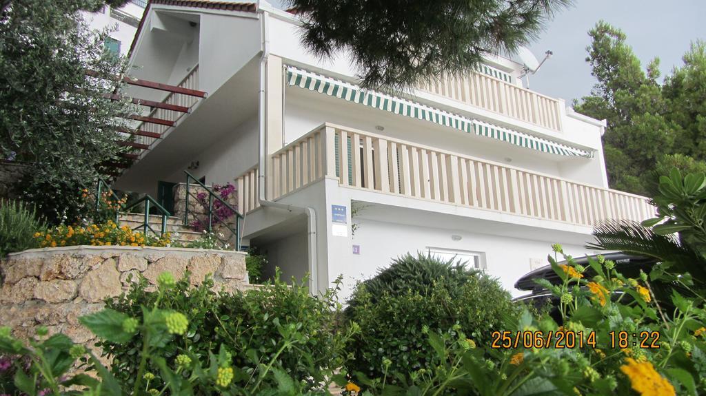 Apartments Vila Oksana Mimice Exterior photo