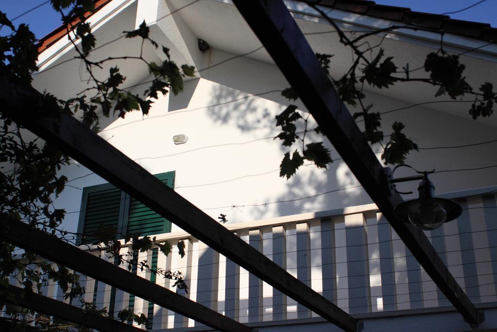 Apartments Vila Oksana Mimice Exterior photo