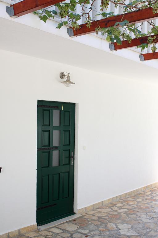 Apartments Vila Oksana Mimice Room photo