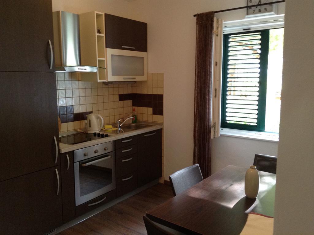 Apartments Vila Oksana Mimice Exterior photo